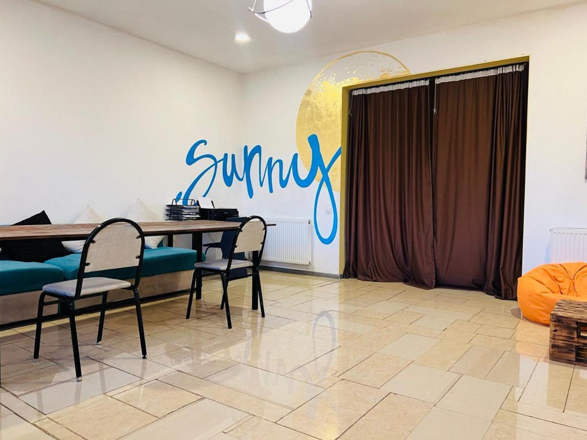 Sunny Hostel Tbilisi Buitenkant foto